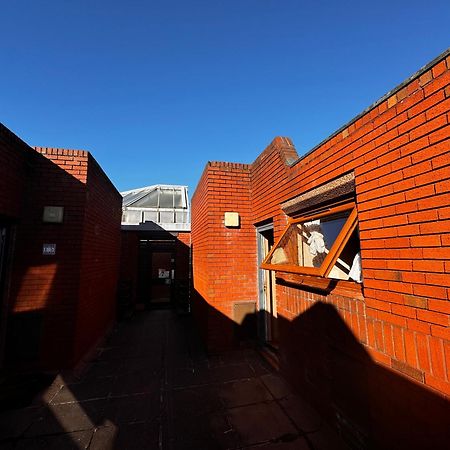 Two-Bedroom Flat Close To Uni & Shopping Center With Free Parking Coventry Buitenkant foto